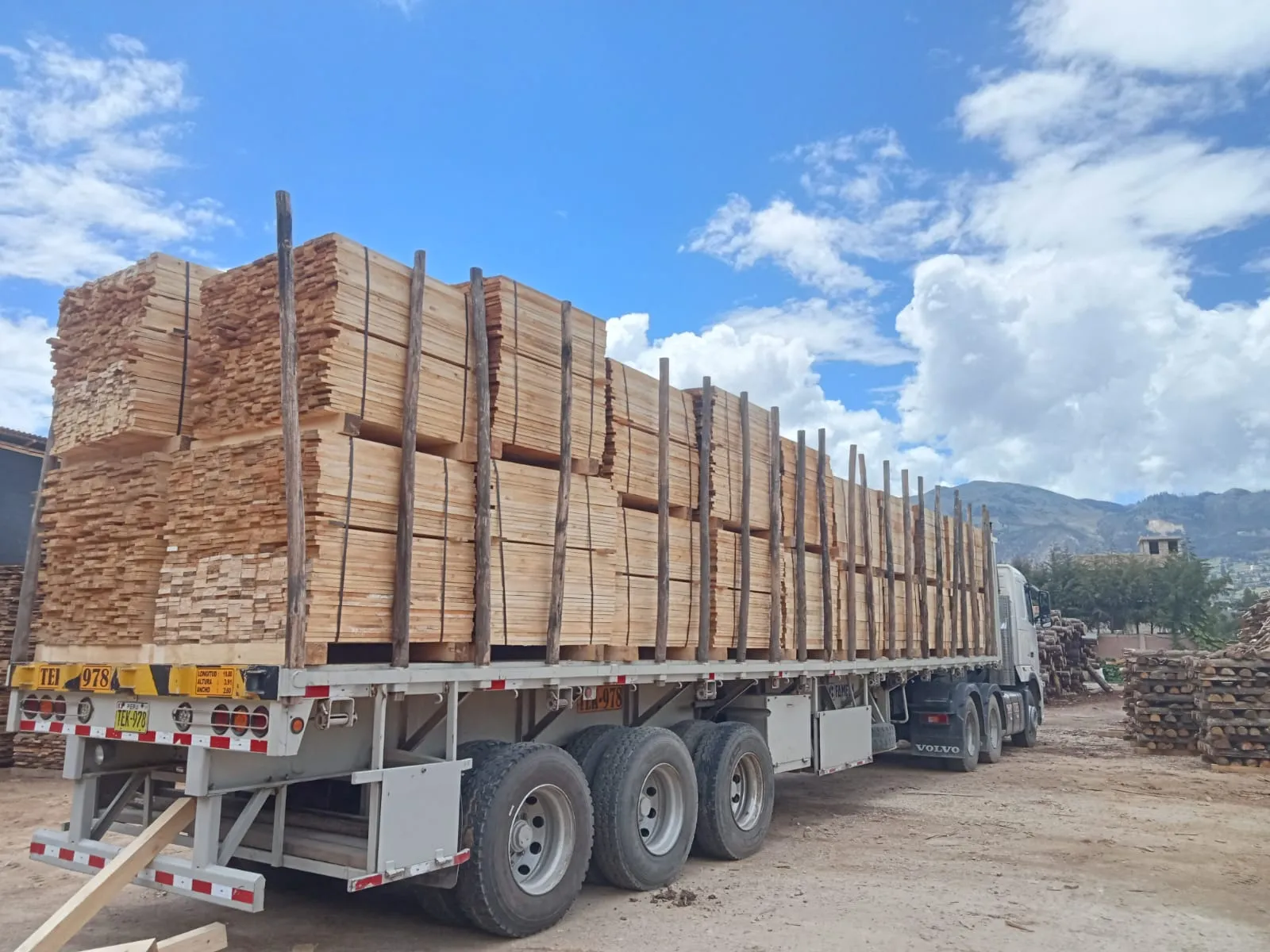 Madera habilitada cargada para despacho